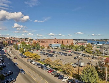 Relaxing Couple Pet-Friendly Stay | Seafood & Portland Attractions 5