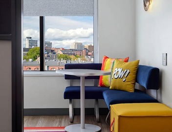 Relaxing Couple Pet-Friendly Stay | Seafood & Portland Attractions 4