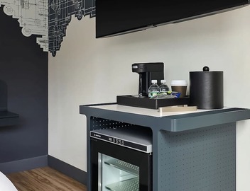 Relaxing Couple Pet-Friendly Stay | Seafood & Portland Attractions 5