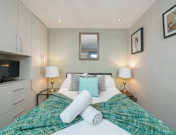 Niru Experience Hidden Gem In Chelsea 2BD 2BA 2