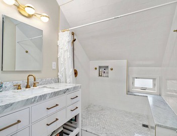 Charming 2-bedroom house in welcoming Swampscott with private beach 3