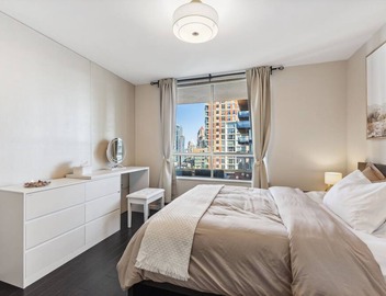 DT Penthouse| Free Parking| Balcony| 9min to Beach 2