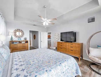 Over-sized 3 bedroom Condo in the Heart of Clearwater Beach 5