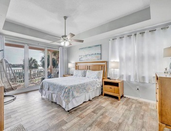 Over-sized 3 bedroom Condo in the Heart of Clearwater Beach 2