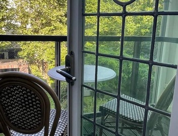 Elegant 2-Bedroom Apartment with Amstel River Views | Central Amsterdam Retreat 5