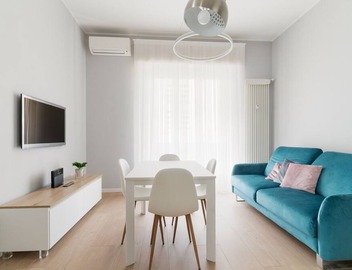 GuestHost - Bright apartment of about 85 sqm, able to accommodate up to 5 people, located on the mezzanine floor of a building (NO elevator - there are some steps to climb).The property is located in a residential area of ​Milan, full of services an 3
