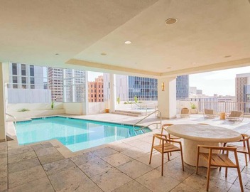 Upscale PHX Stay | Pool,Gym,Balcony,W/D,Parking 2