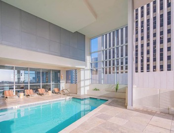 Upscale PHX Stay | Pool,Gym,Balcony,W/D,Parking 5