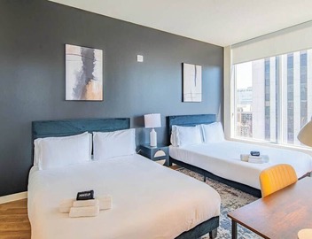 Upscale PHX Stay | Pool,Gym,Balcony,W/D,Parking 2