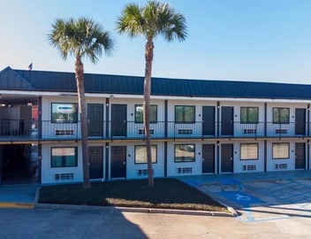 2 Budget-Friendly Rooms Near Popular Attractions – Close to I-10 5