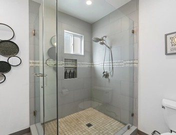 Chic Central 1 BR Parking, Sofa Bed, Washer/Dryer 5