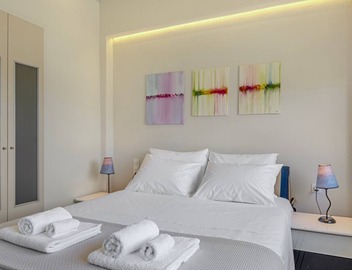 Ground Floor Bedroom 2 with Shared Terrace, Wi-Fi, and Air Conditioning 3