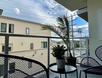 Luxury 2 BR in Century City w/Parking & Washer + Dryer 4