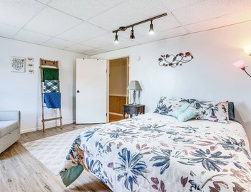 Downtown Beulah Pet-Friendly Apt Near Lake & Shops 3