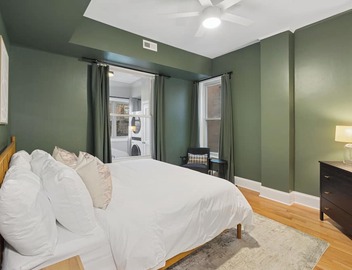 Spacious 4-bedroom apartment with WiFi, AC in brilliant Chicago 2