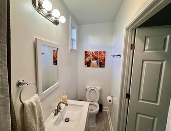Charming Studio Cabin under Oak tree 2 mins walk to Magazine quiet neighborhood, 4