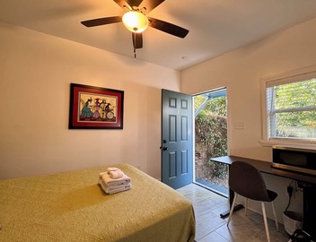 Charming Studio Cabin under Oak tree 2 mins walk to Magazine quiet neighborhood, 4