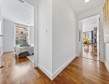 Luxury 2BR with Thames Riverside Views 2