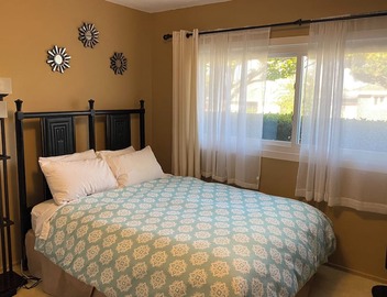Charming 3-bedroom house with WiFi and AC in fabulous Los Angeles 4