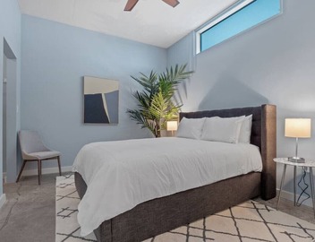 Luxurious 2/2 Downtown Apartment 3