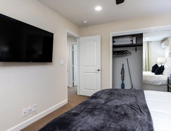 Peaceful & Gated 2 King Bd 2 Bth, 1 Gig WiFi near CLU, FSAC & Proactive Sports 5