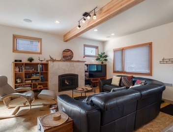 Custom Charm! Central - Office & Peaceful yard! 3