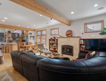 Custom Charm! Central - Office & Peaceful yard! 2