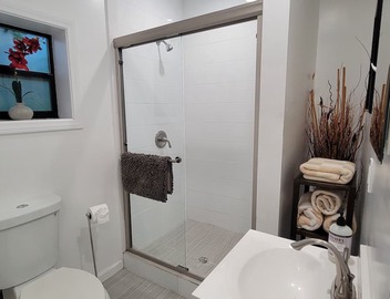 Guest suite near La Cienega Park Beverly Hills. 5 min to LACMA, and Rodeo Drive 5