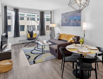 City+Water View Gem- Walk DT | Parking, Pool, Pets 2