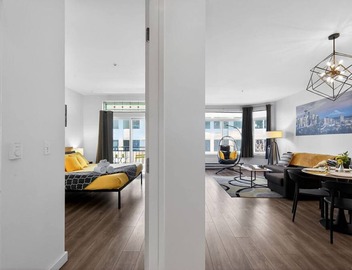 City+Water View Gem- Walk DT | Parking, Pool, Pets 2
