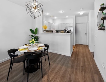 City+Water View Gem- Walk DT | Parking, Pool, Pets 4