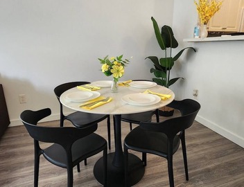 City+Water View Gem- Walk DT | Parking, Pool, Pets 5