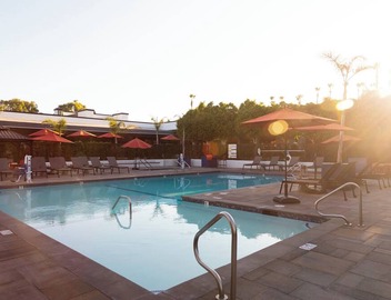King Bed, Hot Tub, Gym, WD, Parking, Ideal for Long Stay. 4