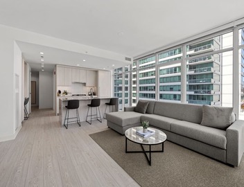 Luxury Suites in Chicago's West Loop – Modern Comfort Meets Vibrant City Life 5