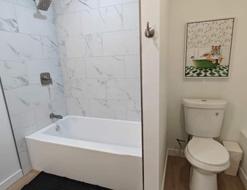 2BR Lux Apartment | 5 Mins from Airport | Pets+ 5