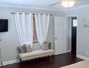 Heated Pool Island Oasis! 2 king bedrooms/2 baths in the heart of South Tampa. 2