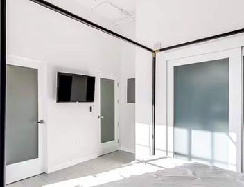 Chic DTLA 1-bedroom sleeps 4 with Rooftop Pool and Free Parking 3