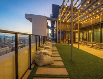 Boulevard Stays Modern Highrise STU Sky Pool, Gym 08 4