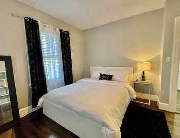 Chic & Comfortable 2-Bedroom Home Modern Living with Everyday Convenience 4