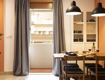 Cozy Seaside Getaway in Barceloneta – Steps from the Beach! 5