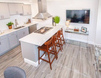 Cozy 2BR Fort Hill Apartment | Near the T 3