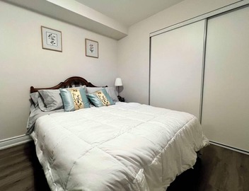 Modern and Newly Renovated 4-bedroom 2 bathroom house with WiFi in Toronto 2