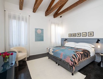 Venetian Architecture Meets Contemporary Design 2