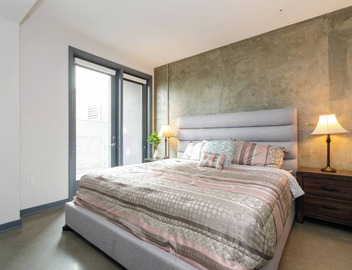 Lovely 3BR Apt w/Balcony & Rooftop Pool + Views 2