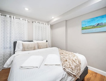 Lux 2nd floor 3brm/1bath 5