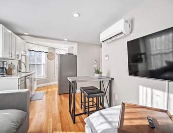 Lux 2nd floor 3brm/1bath 4