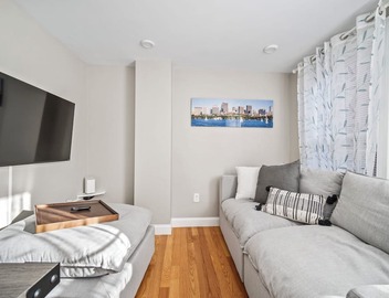 Lux 2nd floor 3brm/1bath 3