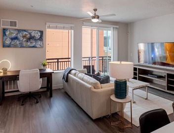 Convention Ctr Luxury 1BR Pool Gym Hot Tub 2