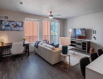 Convention Ctr Luxury 1BR Pool Gym Hot Tub 3
