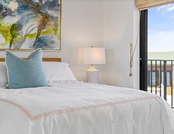 Fully Renovated Ocean Views, Pool, STEPS to Beach, Restaurants, Shops 2